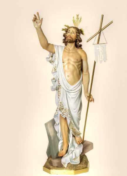 Risen-Christ-Statue